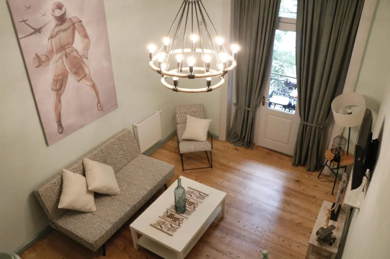 Antresol Rustaveli Apartment Tbilisi